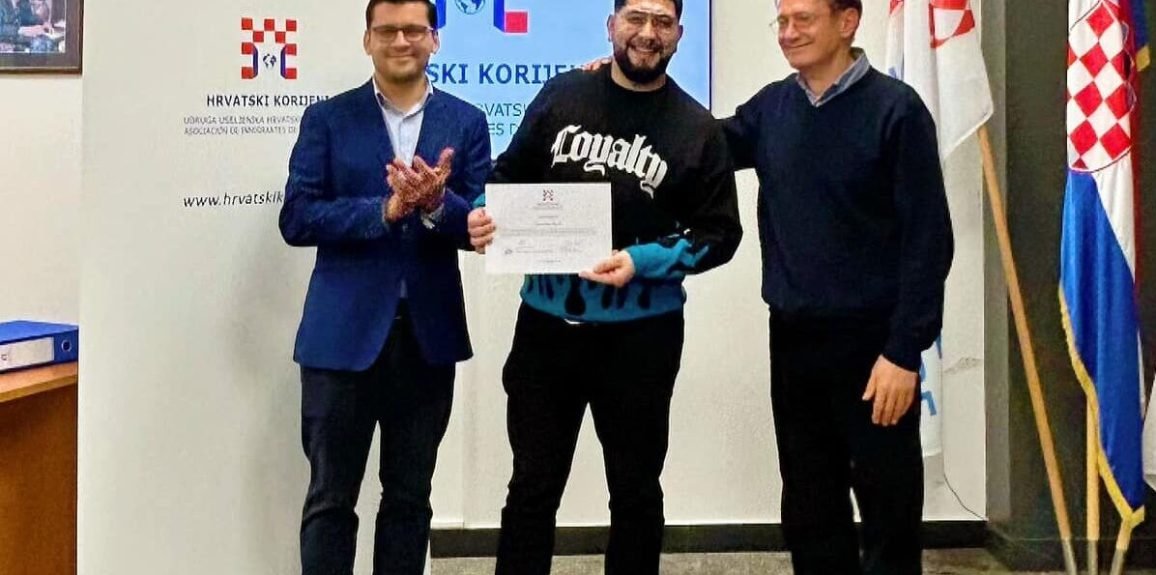 411215751_210983395393616_7844595866396229445_n